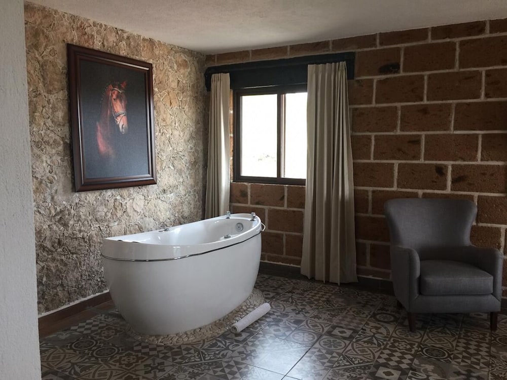 Luxury Room, Jetted Tub photo 2