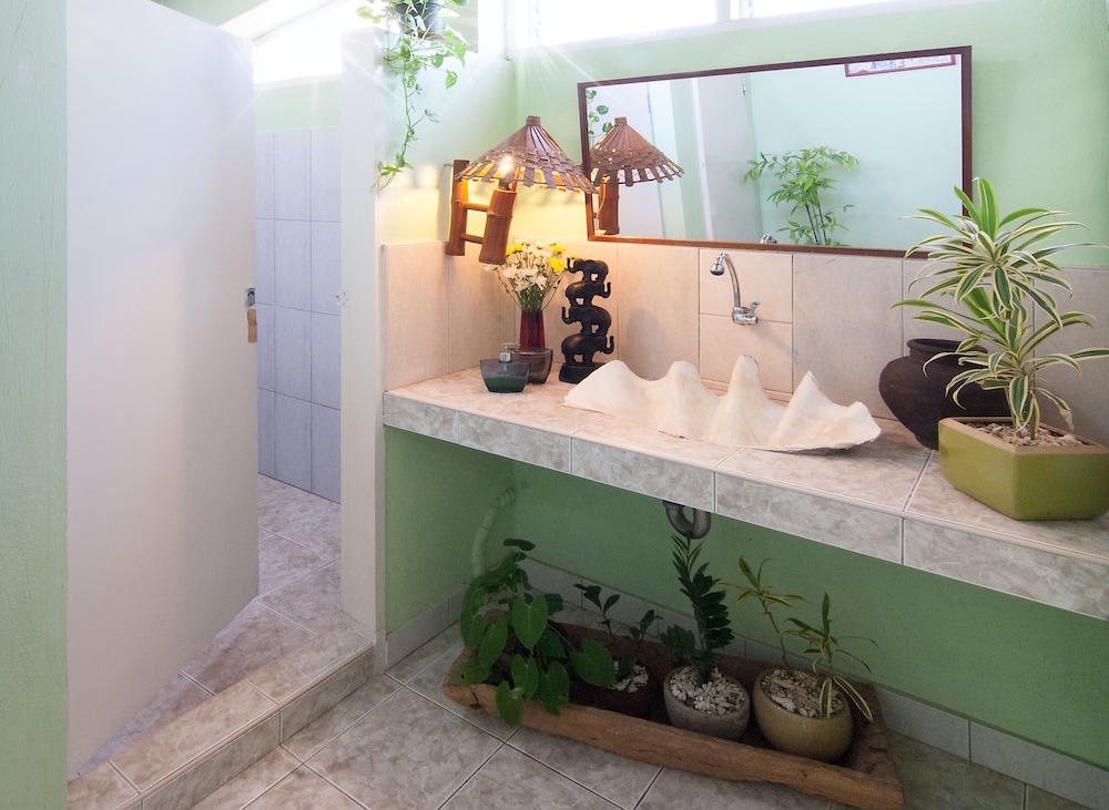 Standard Room, Shared Bathroom (With Fan) photo 3