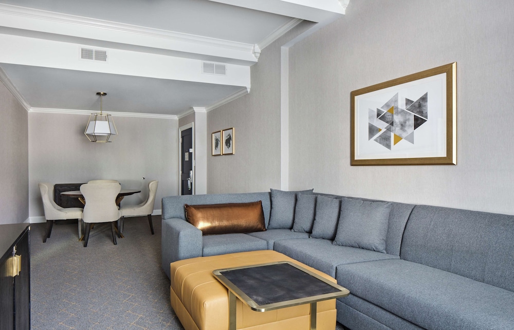 Suite, 1 King Bed (Lexingtonian Suite) photo 2