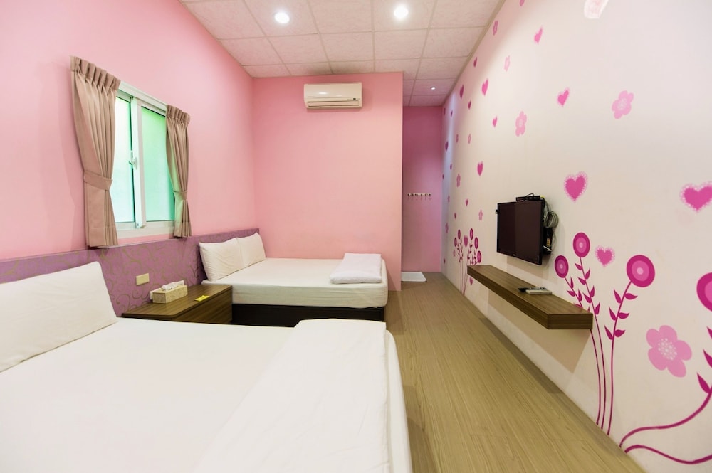 Honeymoon Quadruple Room photo 2