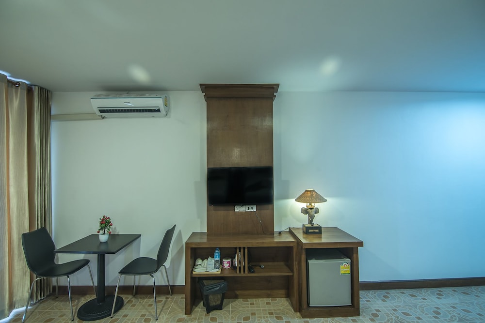 Family Triple Room (1 Double bed and 1 Single bed) photo 3