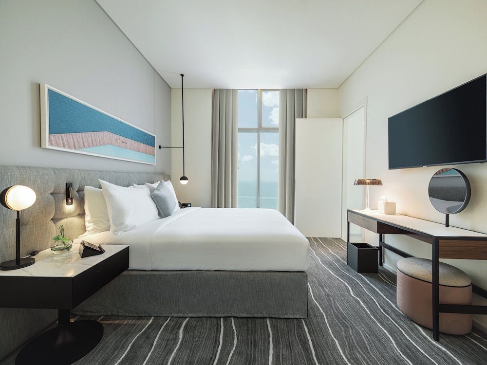 Deluxe Room, 1 King Bed, Sea View (Arabian)