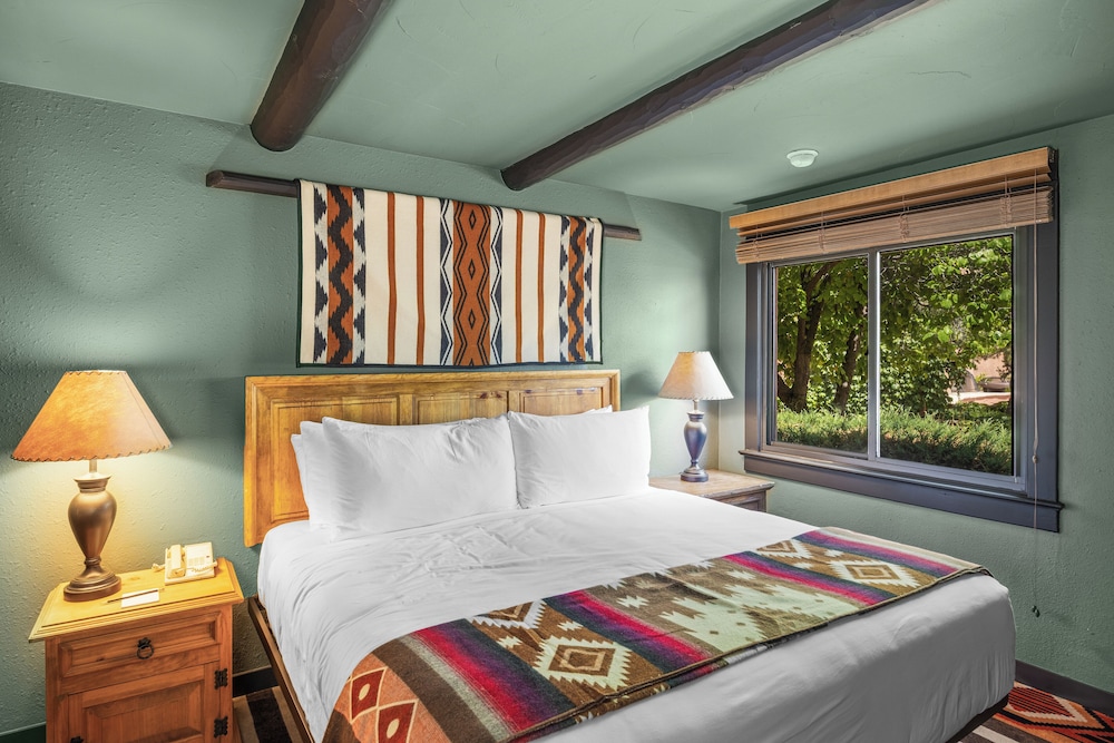 Deluxe Room, 1 King Bed (Tierra King Suite) photo 1