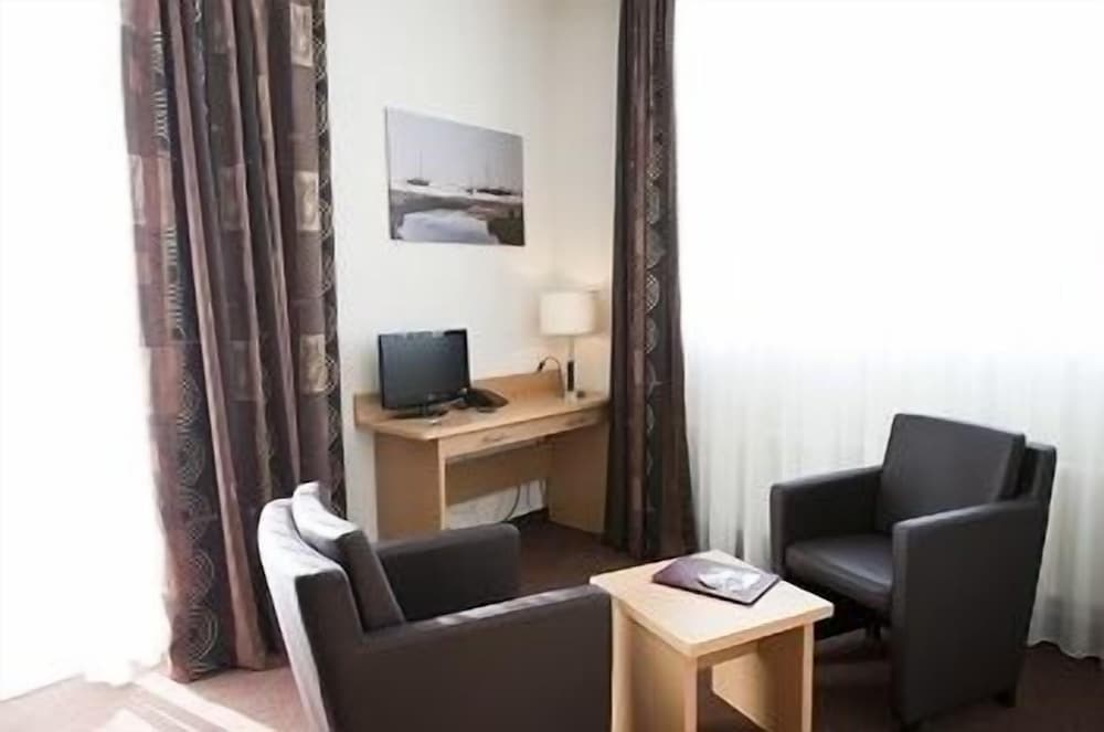 Premium Twin Room photo 3