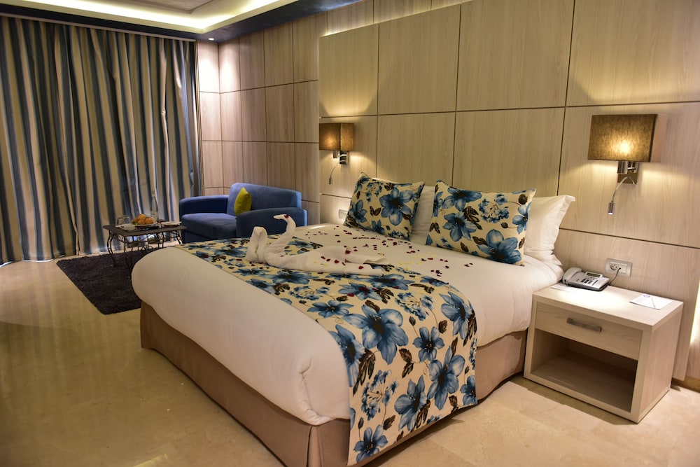 Junior Suite, Pool View photo 3