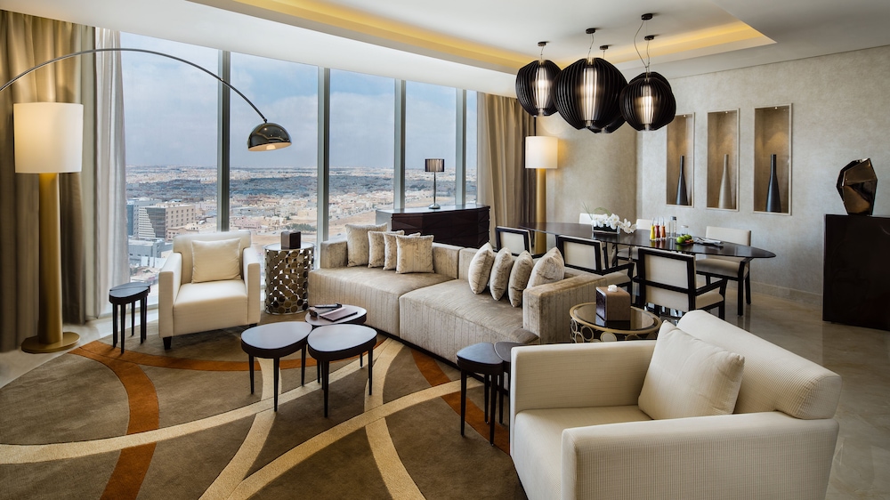 Executive Suite, 1 Bedroom - Photo 3