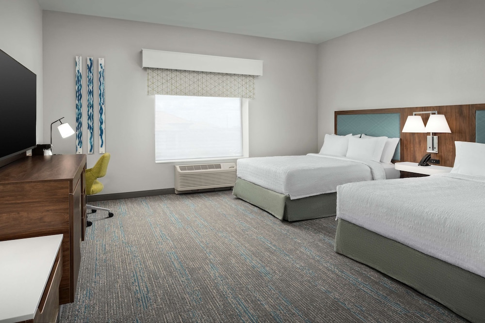 Room, 2 Queen Beds, Accessible (Mobility & Hearing, Roll-In Shower)