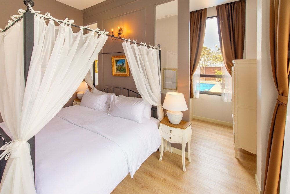Suite, 1 King Bed photo 1