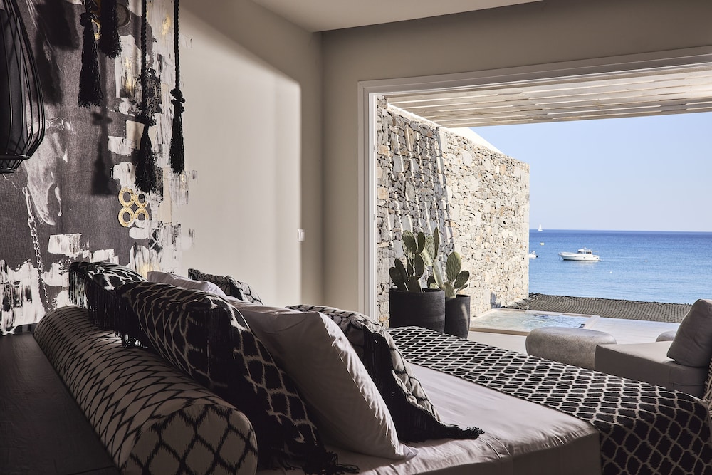 Signature Suite, Hot Tub, Sea View photo 3