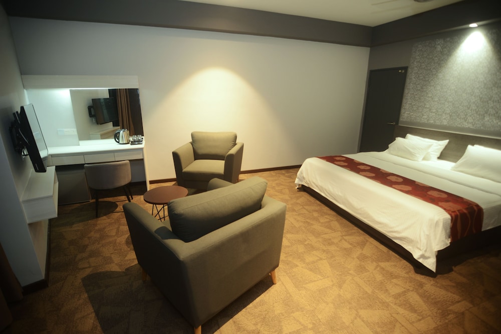 Executive Suite - Photo 1