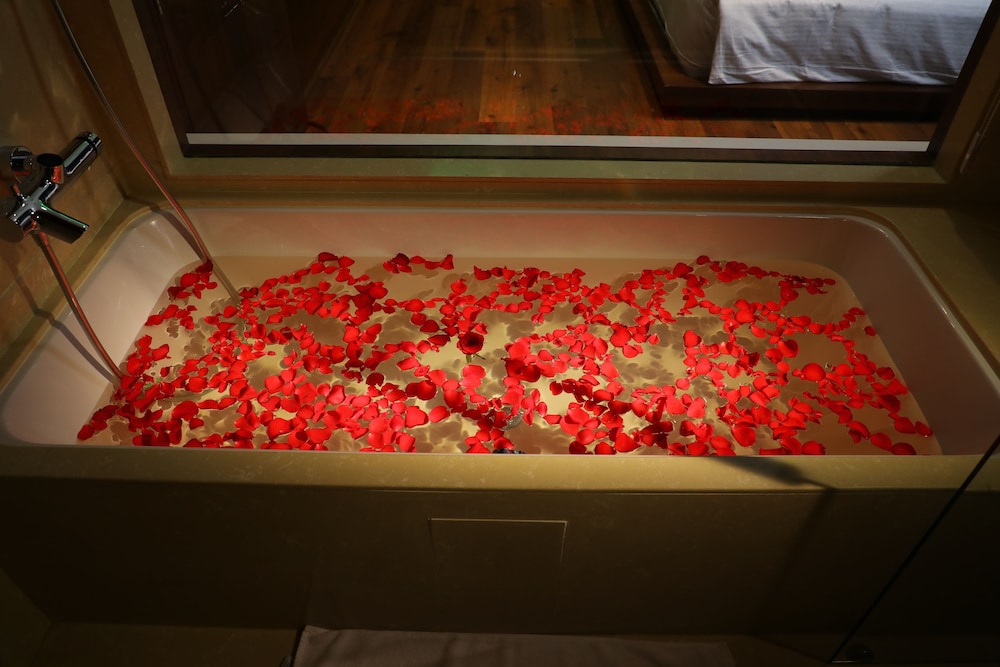 Luxury Suite photo 2