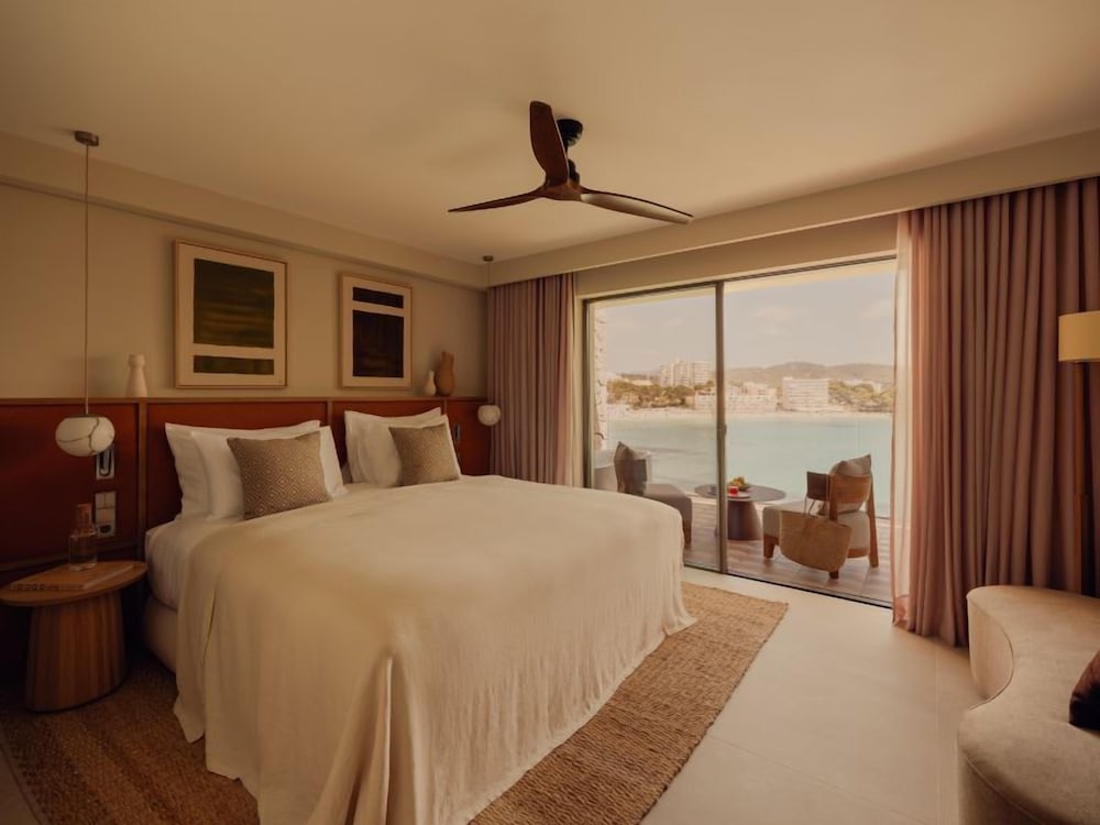 Cliff Room with Sea view and bathtub