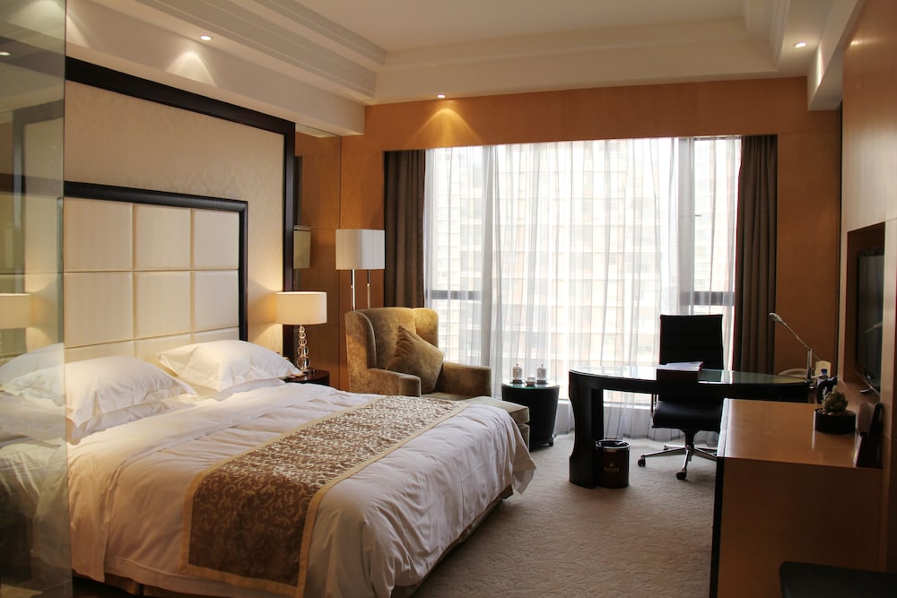 Room, 1 King Bed, Smoking - Photo 2