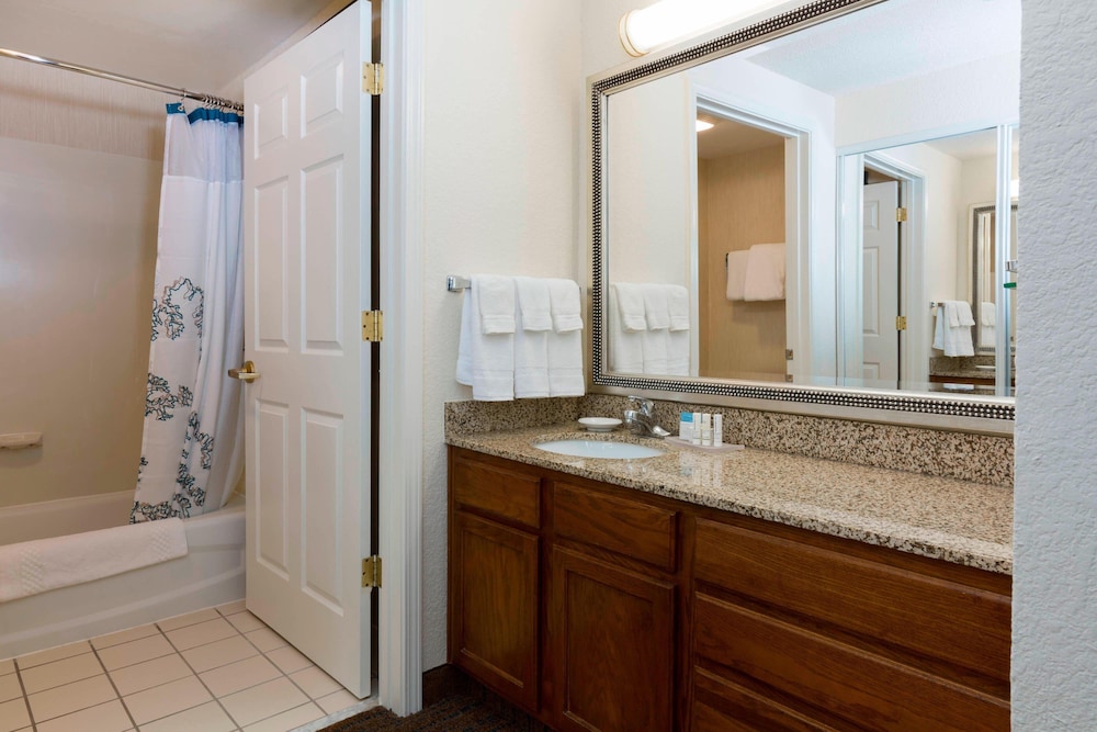 Suite, 1 Bedroom - Photo 3