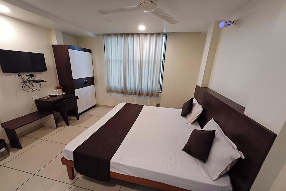 Deluxe Room - Photo 5