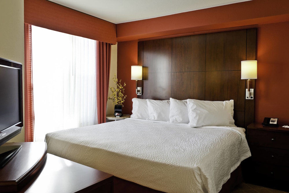 Suite, 1 King Bed - Photo 3
