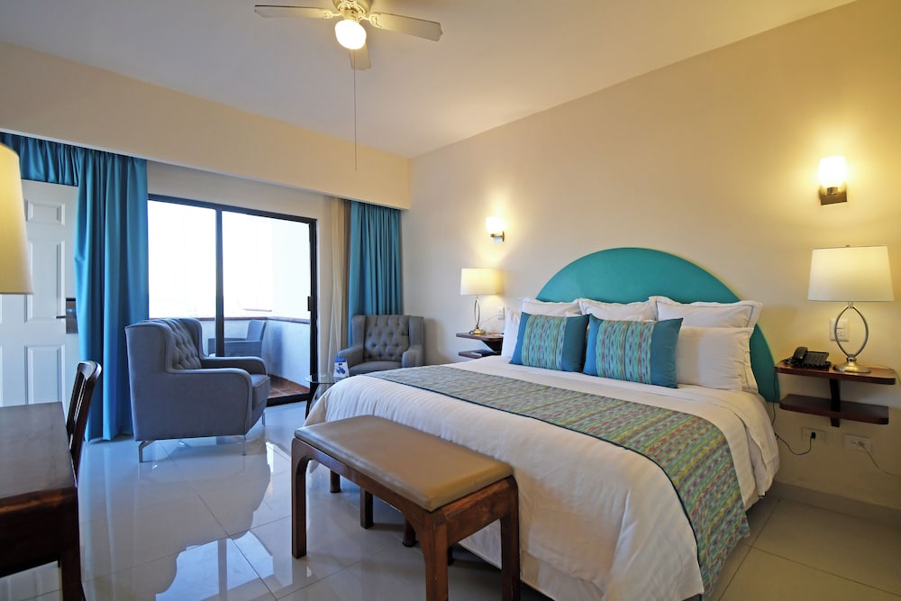Superior Room, 1 King Bed photo 2