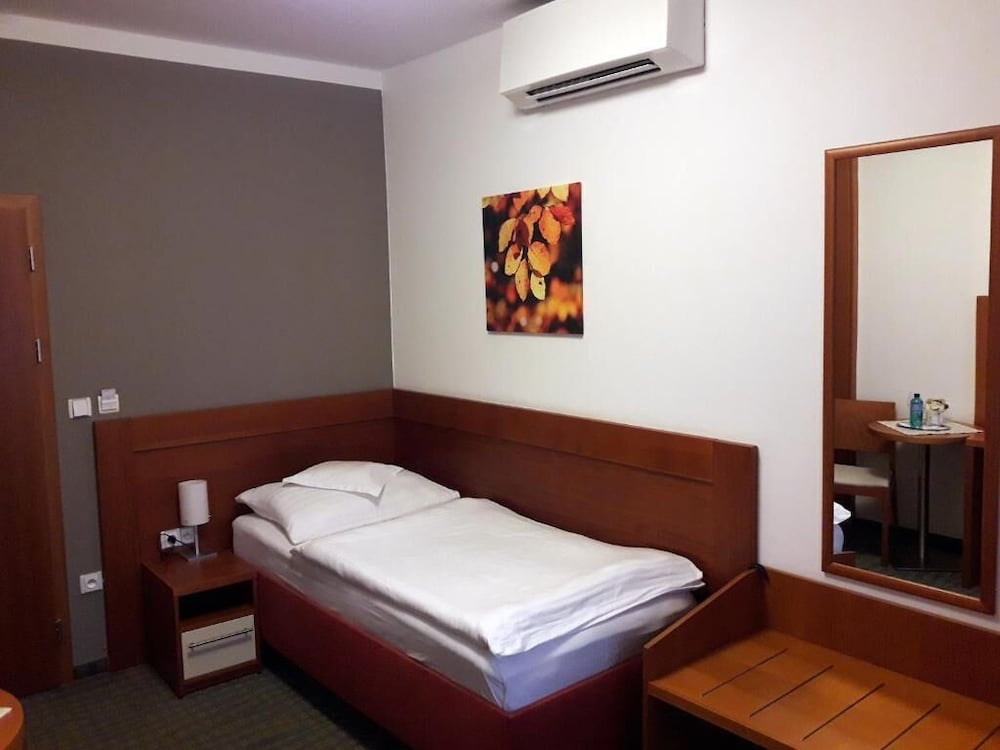 Single Room photo 2