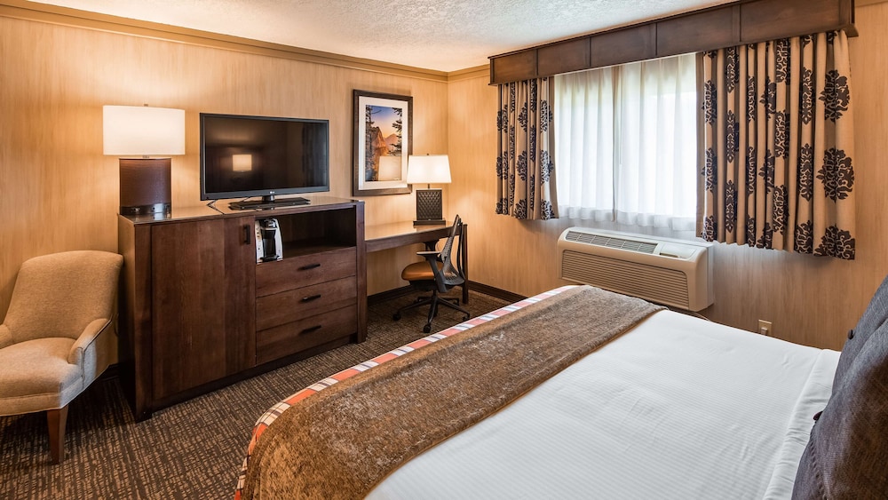 Standard Room, 1 King Bed, Accessible, Bathtub photo 2