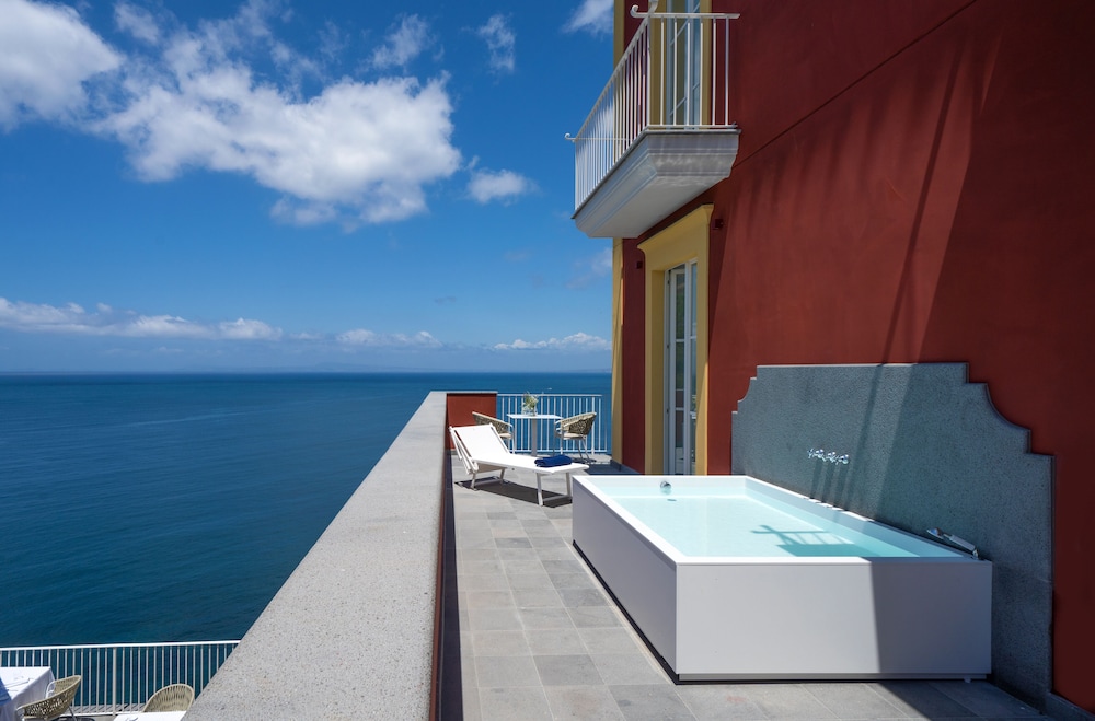 Junior Suite, Hot Tub, Sea View (Deluxe)