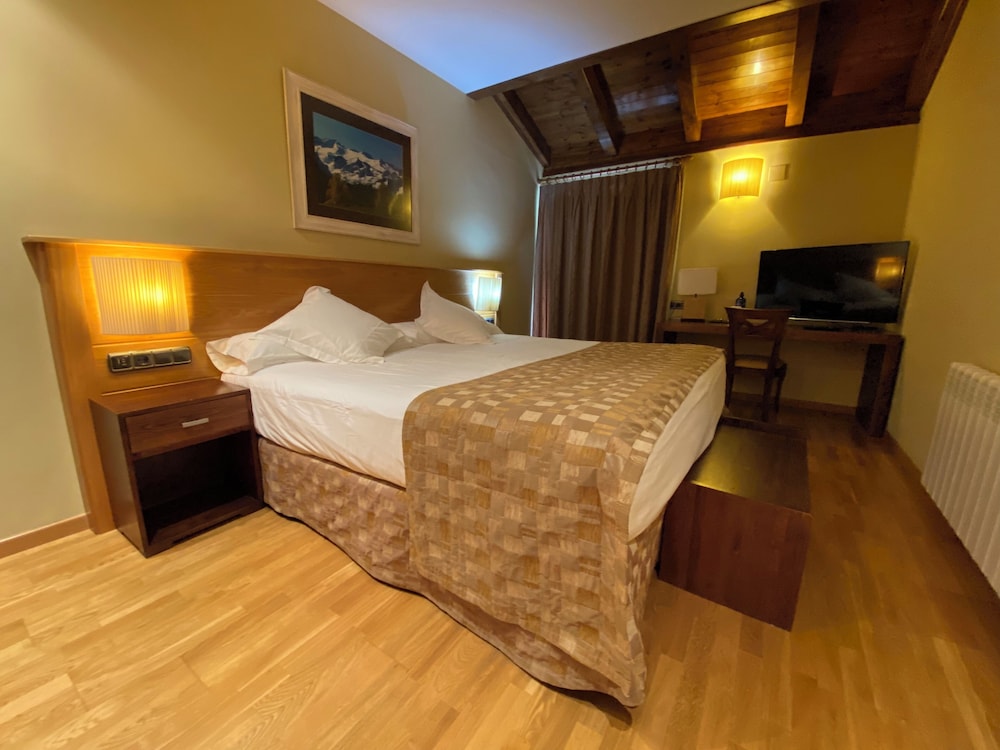 Standard Double or Twin Room with Parking Included