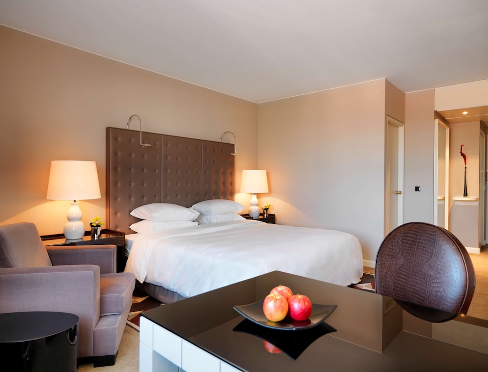 Room, 1 King Bed, River View