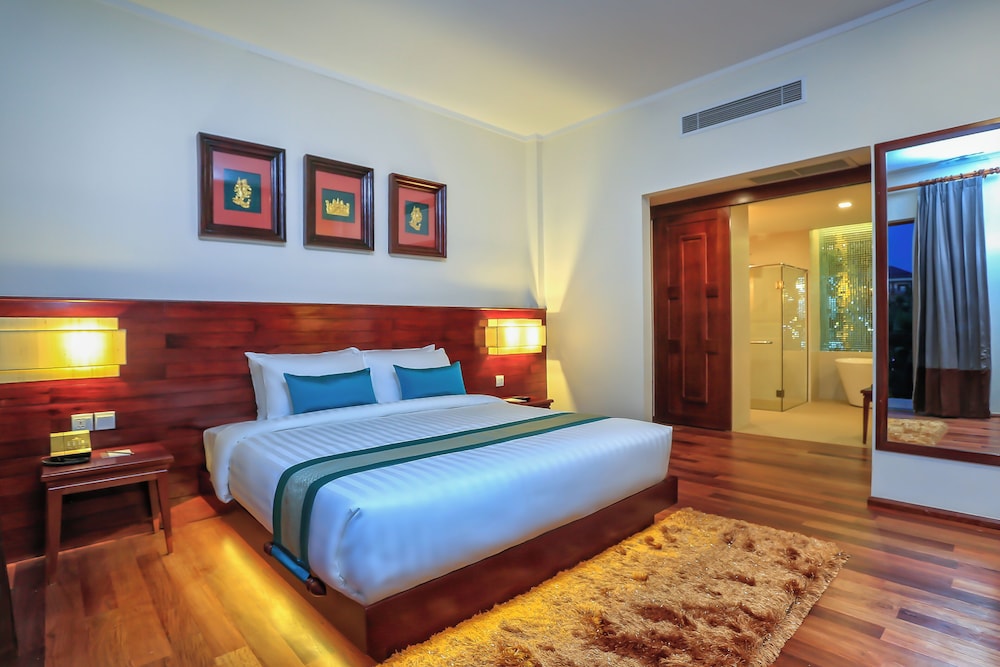 King Suite - Photo 3