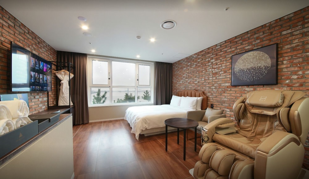 Ocean Deluxe, River View