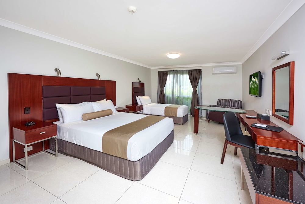 Executive Room, Multiple Beds, Non Smoking, Kitchen photo 3