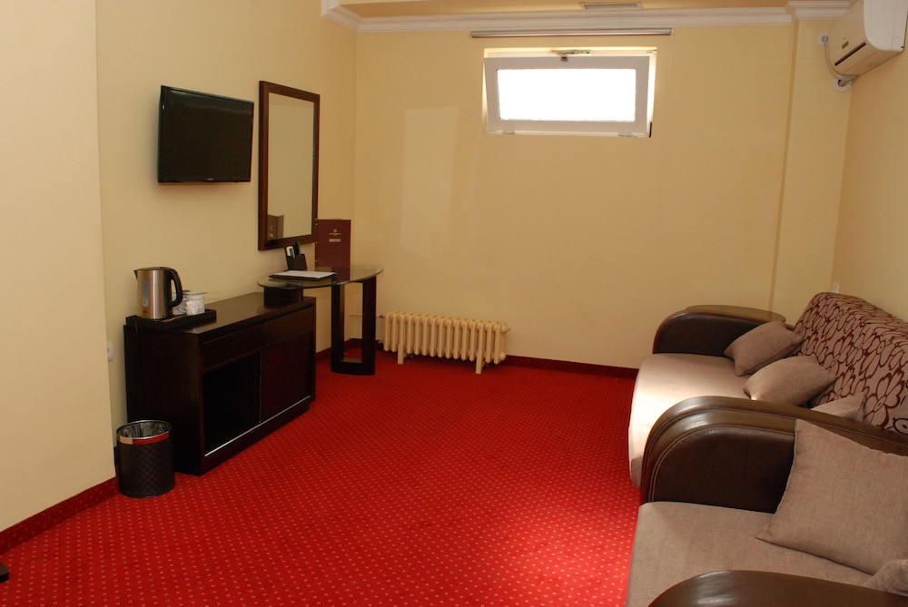 Suite, 1 Bedroom - Photo 6