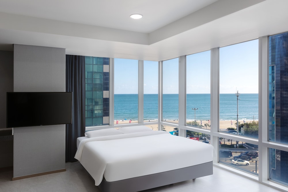 Corner Suite Half Ocean View - Photo 3