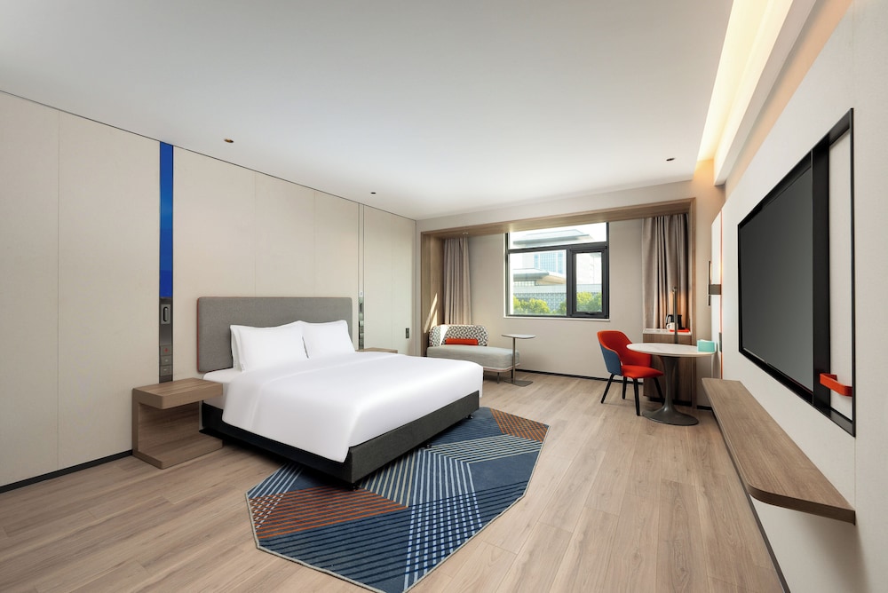 Standard Room, 1 King Bed, Accessible photo 1