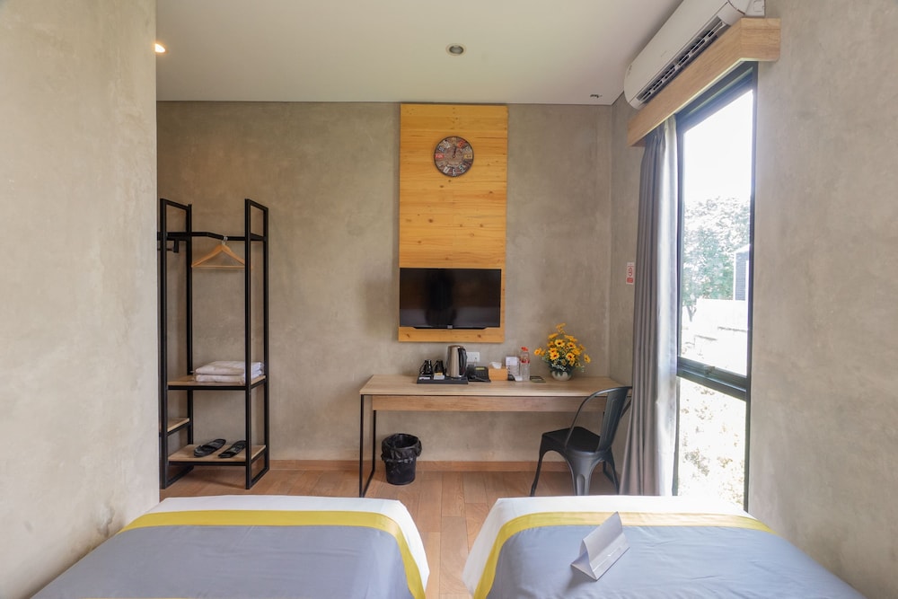 Deluxe Twin Room - Photo 12