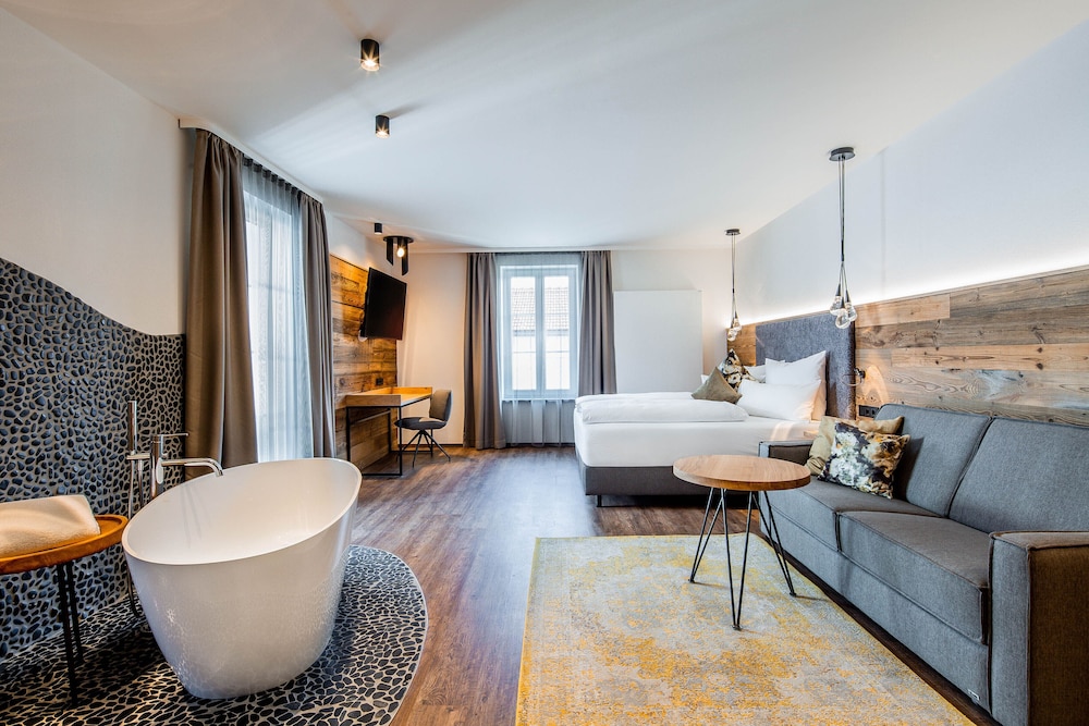 Deluxe Studio Suite