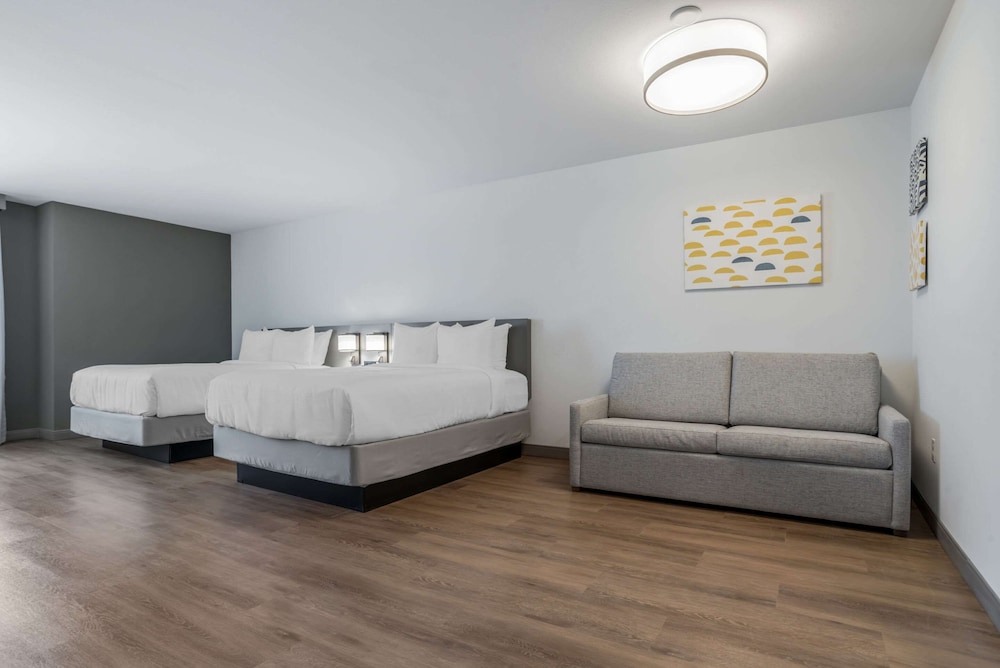 Suite, Multiple Beds, Non Smoking - Photo 3