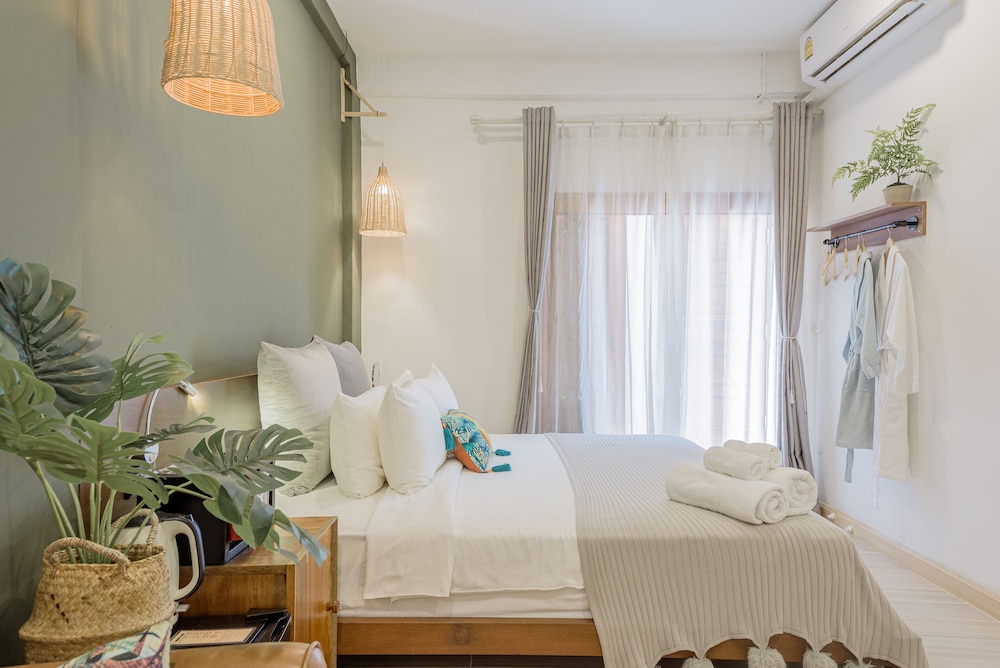 Deluxe Double Room, Non Smoking, Garden View photo 2