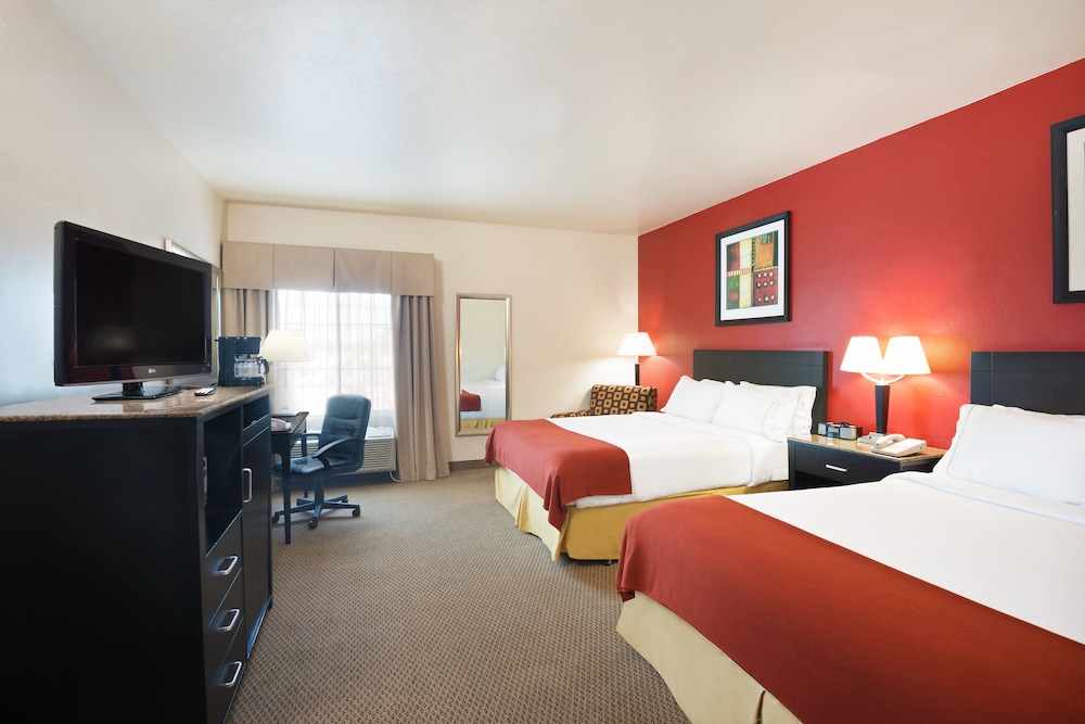 Standard Room, 2 Queen Beds - Photo 1