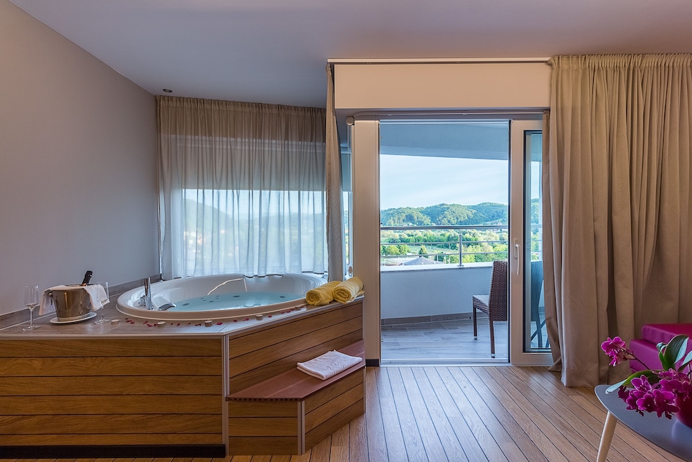 Spa Premium Room - Photo 21