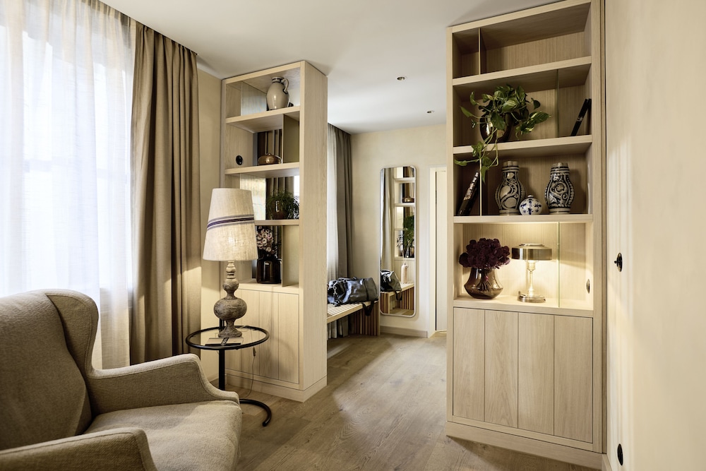 Deluxe Junior Suite - Photo 2
