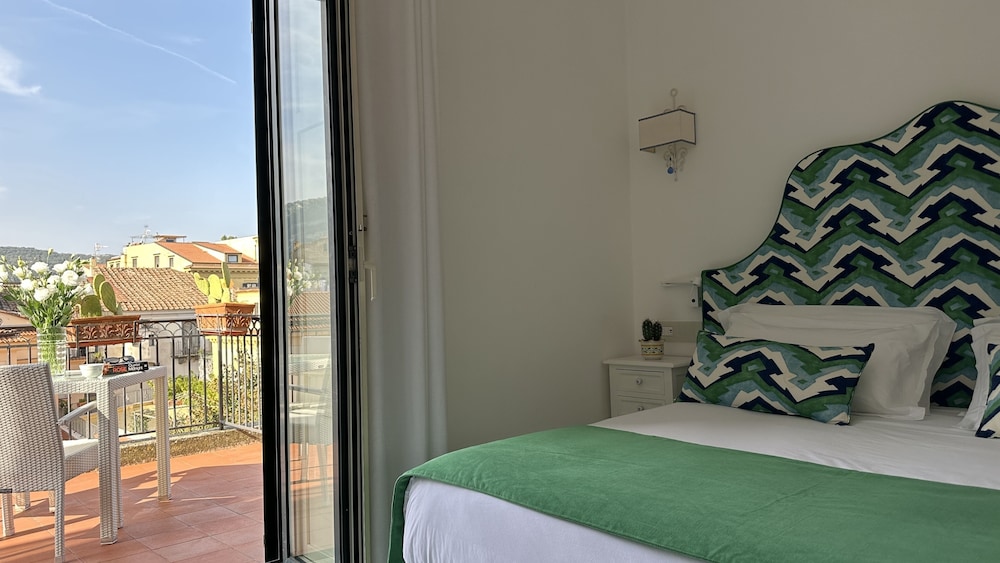 Panoramic Room - Photo 1