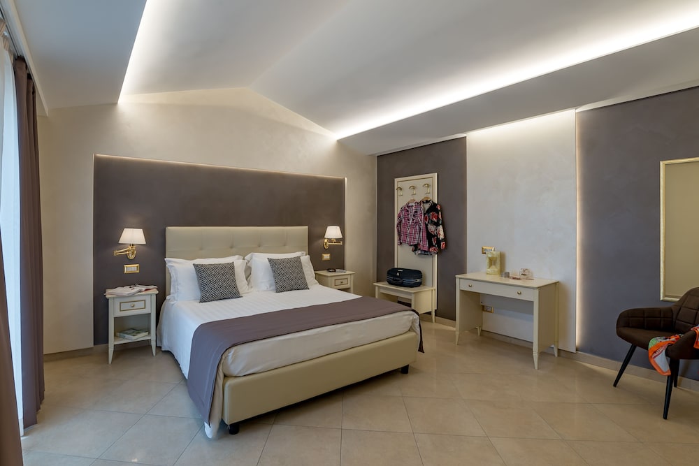 Junior Suite, Partial Sea View (303) - Photo 4