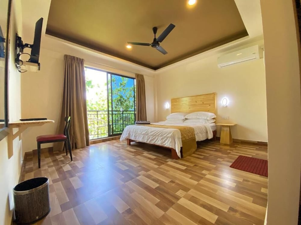 Deluxe Double Room With Seaview & Balcony photo 1