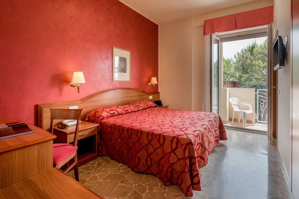 Comfort Double or Twin Room, Pool View