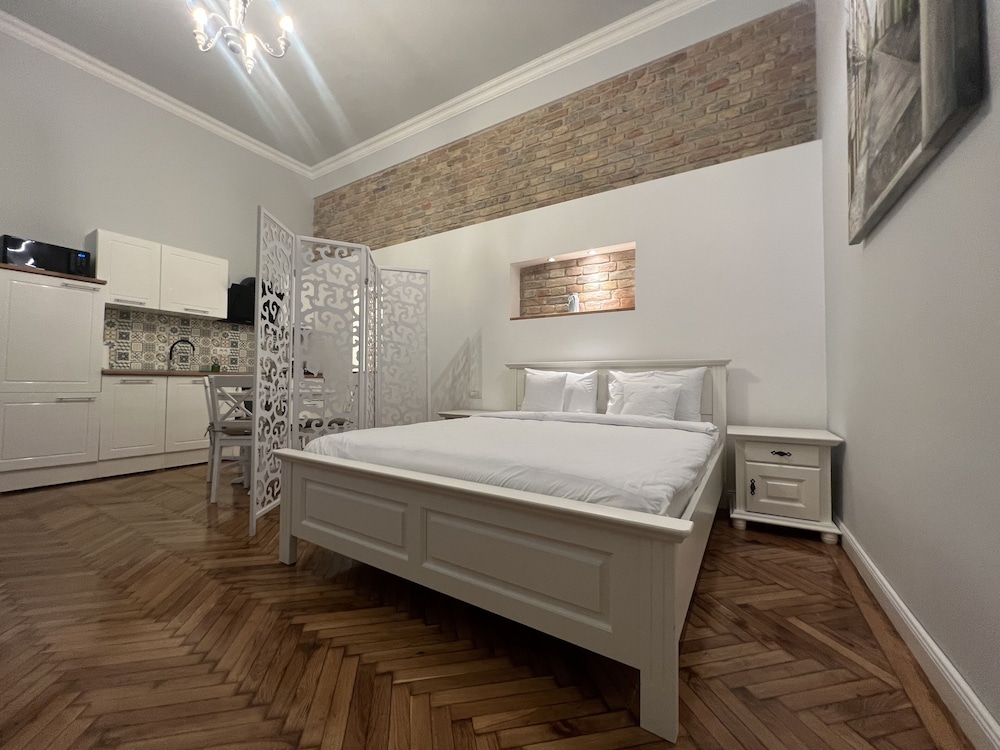 Deluxe Studio, 1 Queen Bed