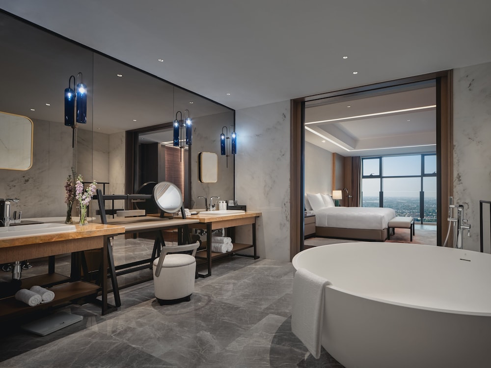Suite, 1 Bedroom, Kitchen (Dining, Meeting Area)