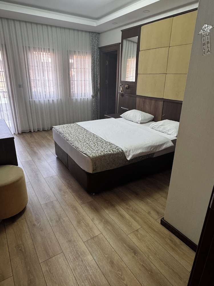 Deluxe Suite photo 2