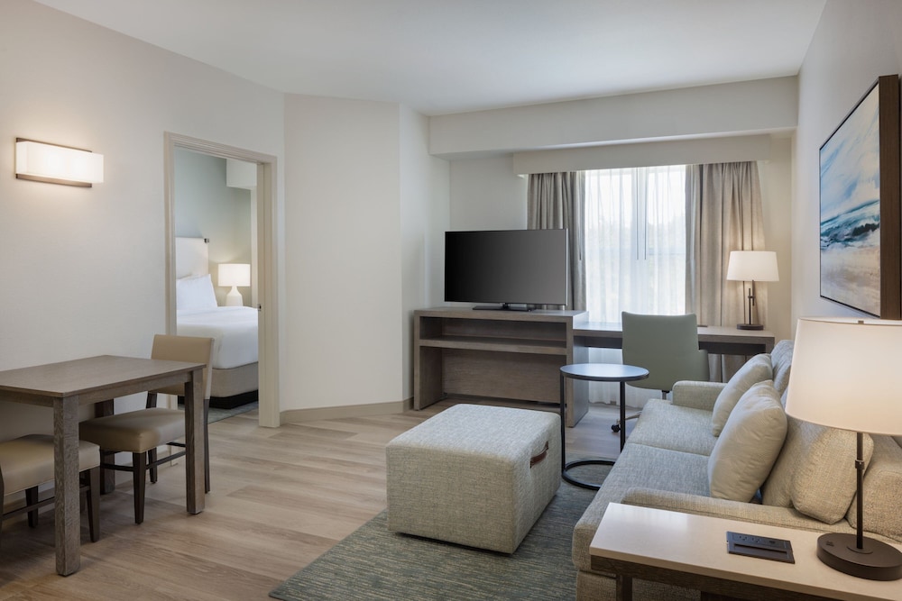Suite, 1 Bedroom - Photo 1