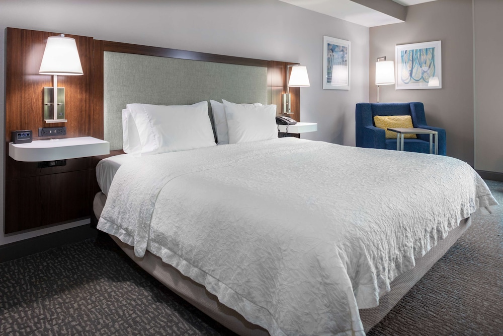 One King Bed, Non-Smoking, Accessible - Photo 3