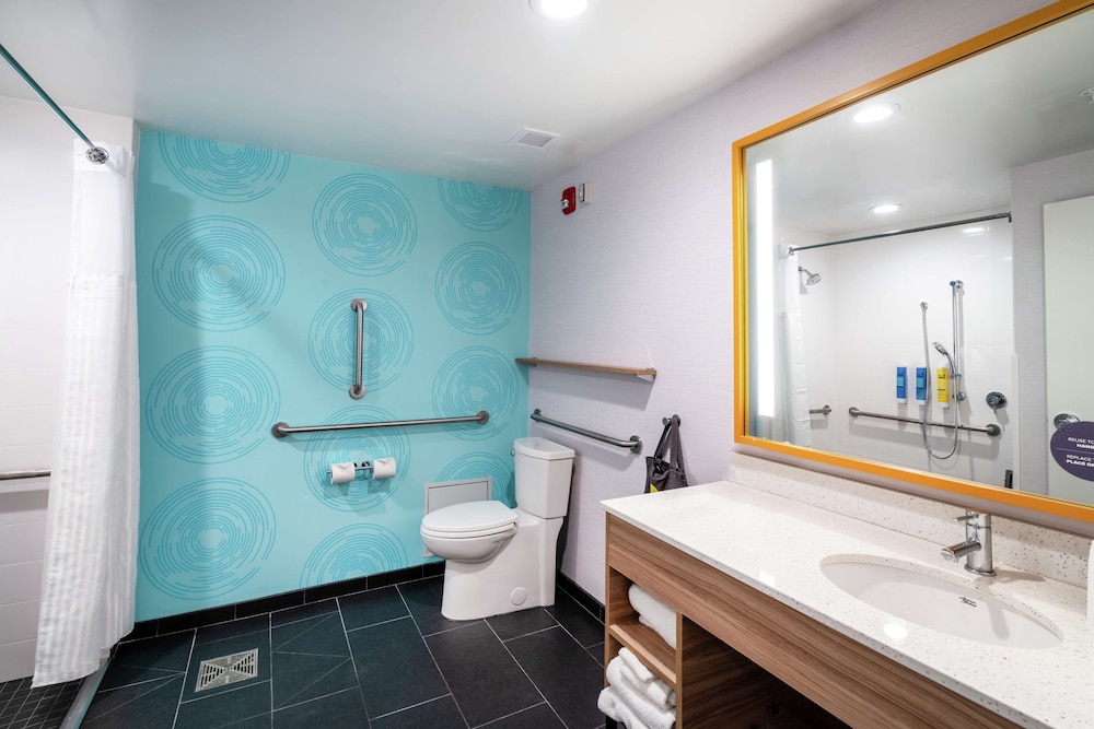 Room, 2 Queen Beds, Accessible (Roll-In Shower) - Photo 3