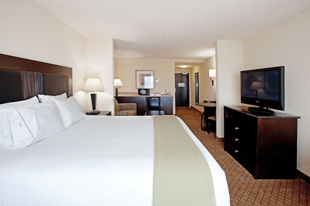 Suite, 1 King Bed, Accessible (Communications, Mobility, Access Tub)